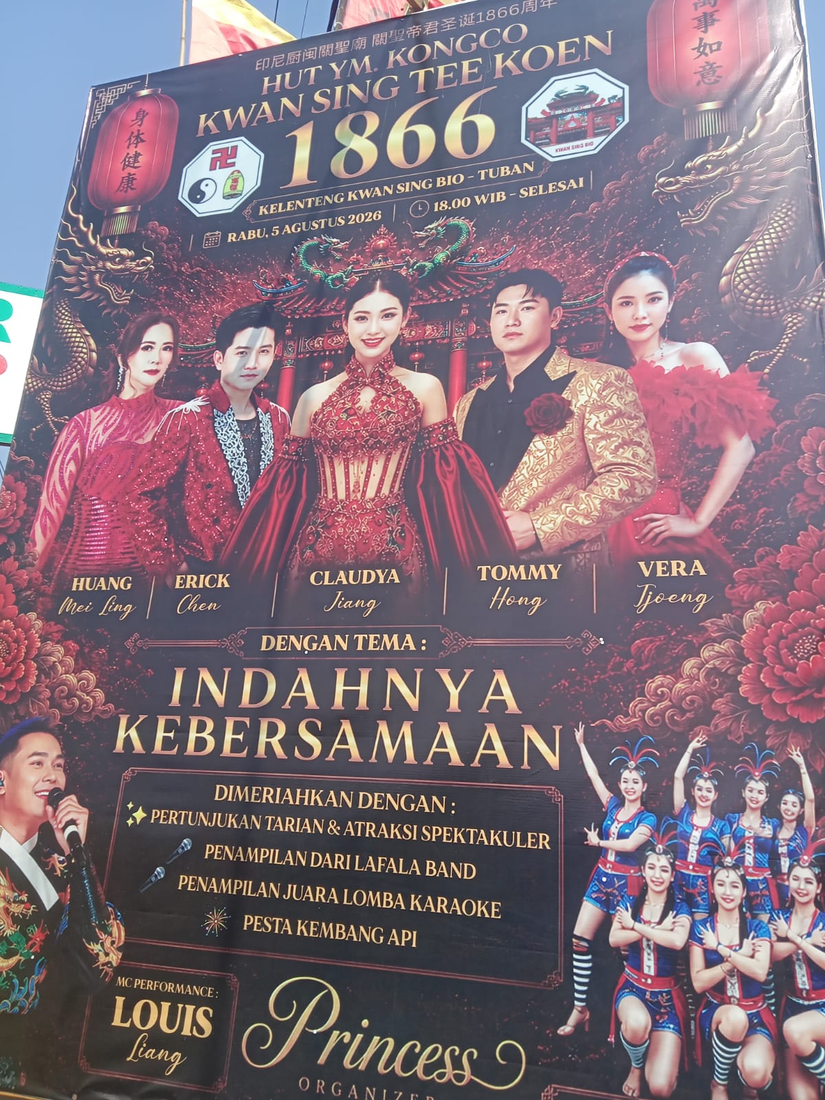 Perayaan Hari Ulang Tahun (HUT) YM Kongco Kwan Sing Tee Koen ke-1866 diadakan di Kelenteng Kwan Sing Bio Tuban pada Rabu, 5 Agustus 2026. Ribuan umat Tri Dharma dari berbagai daerah memadati acara yang diisi dengan prosesi sembahyang bersama dan perayaan budaya meriah